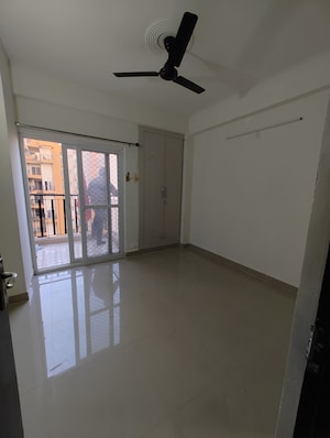 Bedroom in 2.5 BHK Apartment at Amrapali Tropical Garden, Tech Zone 4 Greater Noida – for Rent