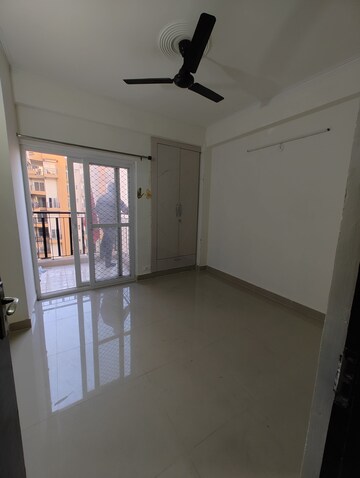 Bedroom in 2.5 BHK Apartment at Amrapali Tropical Garden, Tech Zone 4 Greater Noida – for Rent