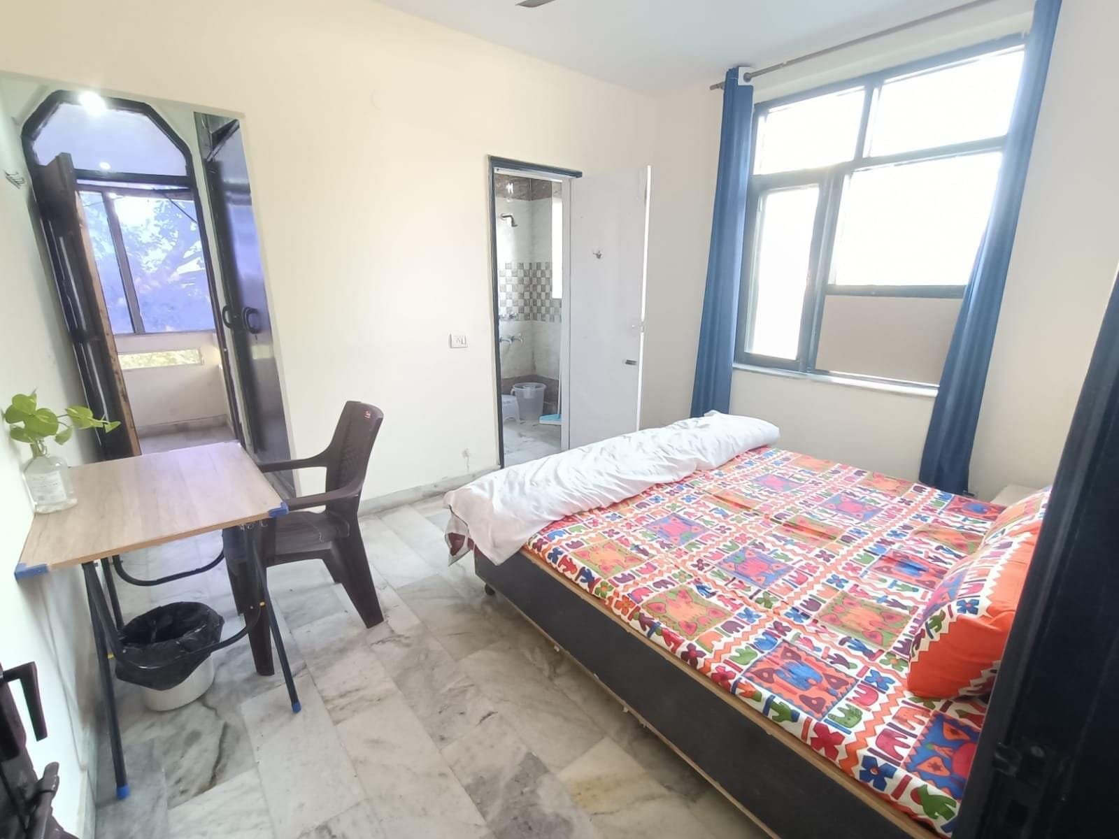 1 Rk+ Pooja Room Apartment For Rent in Lajpat Nagar I