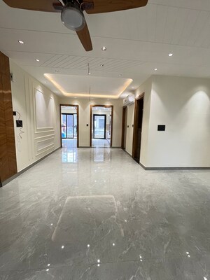 4 BHK Builder Floor For Rent in Sector 81