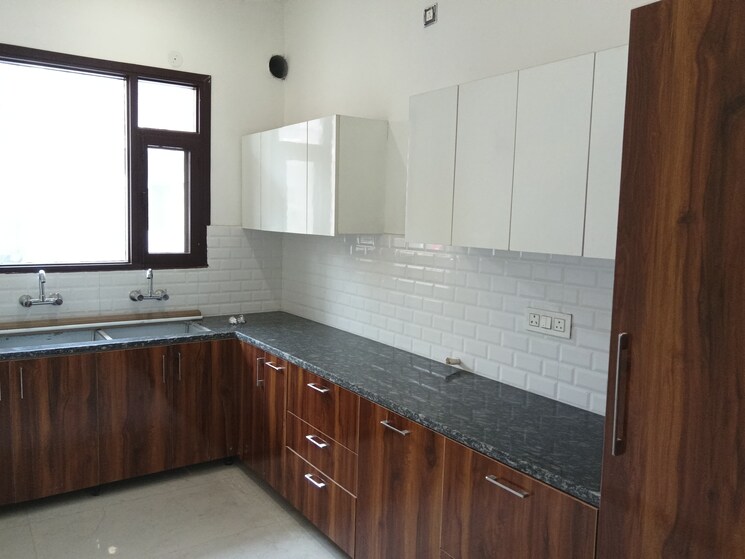 Kitchen, pir machalla 4 Bedroom 122 Sq.Yd. Builder Floor In Pir Machalla Zirakpur 9706069
