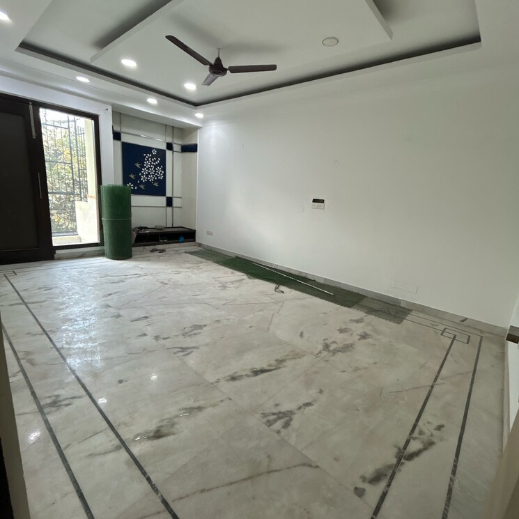 Room, south extension ii 4 Bedroom 4500 Sq.Ft. Builder Floor In South Extension ii Delhi 9706077