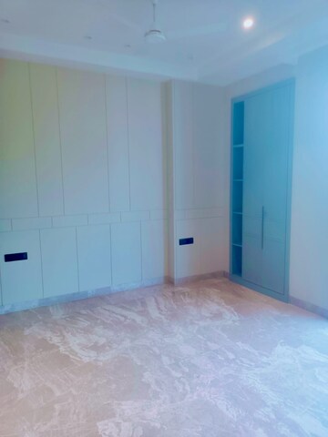 Room in 3 BHK Builder Floor at Hauz Khas – for Rent