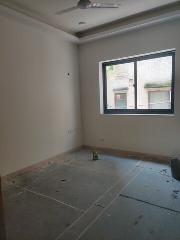 Room in 3 BHK Builder Floor at Safdarjung Enclave – for Sale