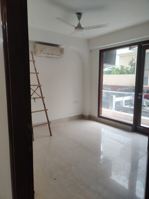 Furnished Amenities in 3 BHK Builder Floor at Safdarjung Enclave – for Sale