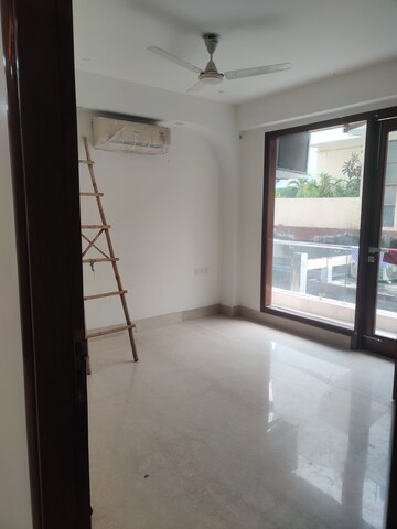 Furnished Amenities in 3 BHK Builder Floor at Safdarjung Enclave – for Sale