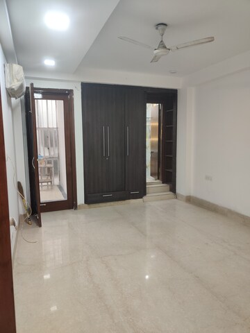 Furnished Amenities in 3 BHK Builder Floor at Safdarjung Enclave – for Sale