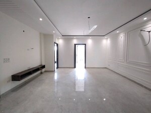 Room in 2.5 BHK Builder Floor at Palam Vihar – for Rent