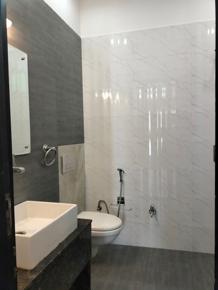 Bathroom, dlf-the-princeton-estate 3 Bedroom 1380 Sq.Ft. Apartment In Dlf Phase V Gurgaon 9706148