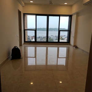 Room in 2 BHK Apartment at Kanakia Hollywood, Yari Road – for Rent