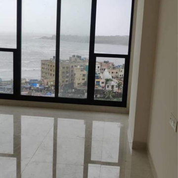 Room in 2 BHK Apartment at Kanakia Hollywood, Yari Road – for Rent