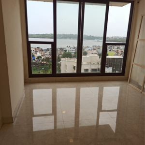 Room in 2 BHK Apartment at Kanakia Hollywood, Yari Road – for Rent