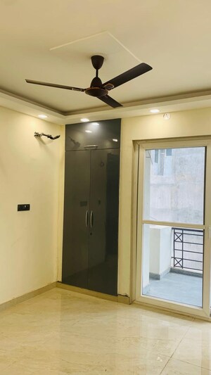 Room in 3 BHK Builder Floor at Sector 37 – for Rent