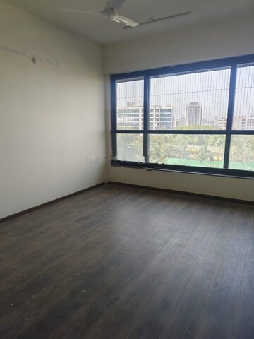 Room in 2 BHK Apartment at Kalpataru Magnus, Bandra East – for Rent