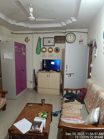 Team Area in 1 BHK Apartment at Sapphire Lakeside, Powai – for Sale