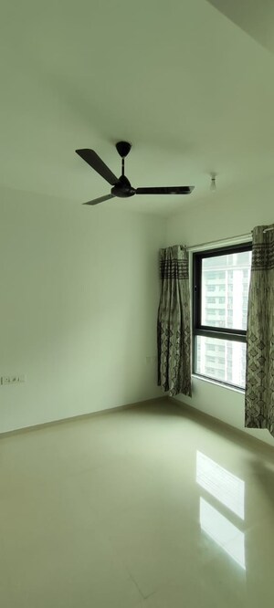 Room in 2 BHK Apartment at Kalpataru Immensa, Kolshet Road – for Rent