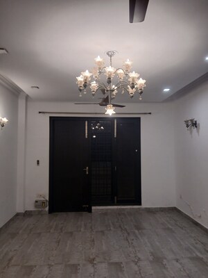 Furnished Amenities in 3 BHK Builder Floor at Auram Floor, South City 2 – for Rent