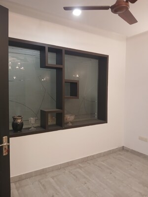 Furnished Amenities in 3 BHK Builder Floor at Auram Floor, South City 2 – for Rent