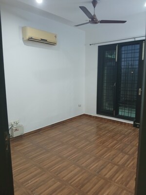 Furnished Amenities in 3 BHK Builder Floor at Auram Floor, South City 2 – for Rent