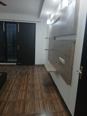 Furnished Amenities in 3 BHK Builder Floor at Auram Floor, South City 2 – for Rent