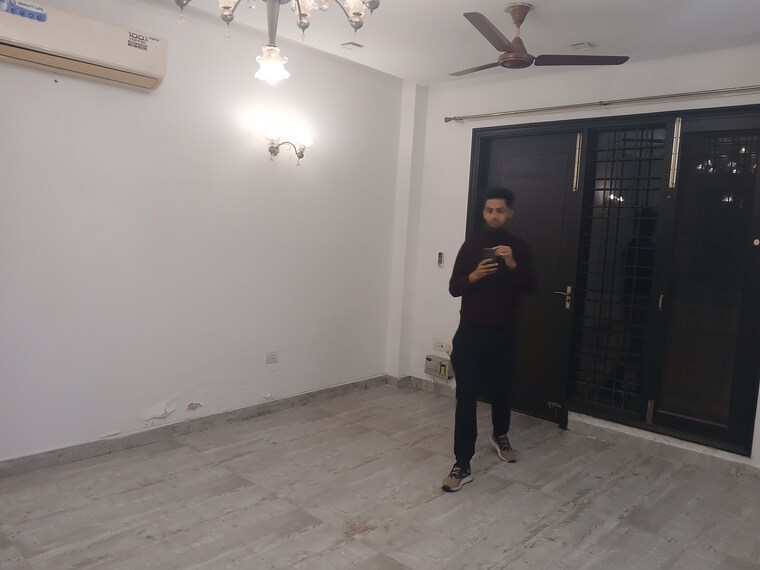 Room, auram-floor 3 Bedroom 2100 Sq.Ft. Builder Floor In South City 2 Gurgaon 9706294