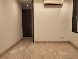 Room in 4 BHK Builder Floor at Green Park – for Sale