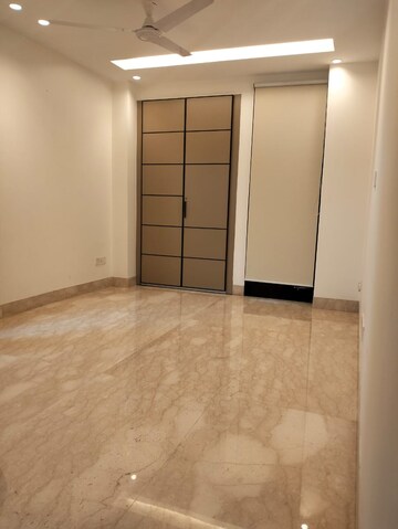 Room in 4 BHK Builder Floor at Green Park – for Sale