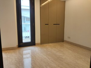 Room in 4 BHK Builder Floor at Green Park – for Sale