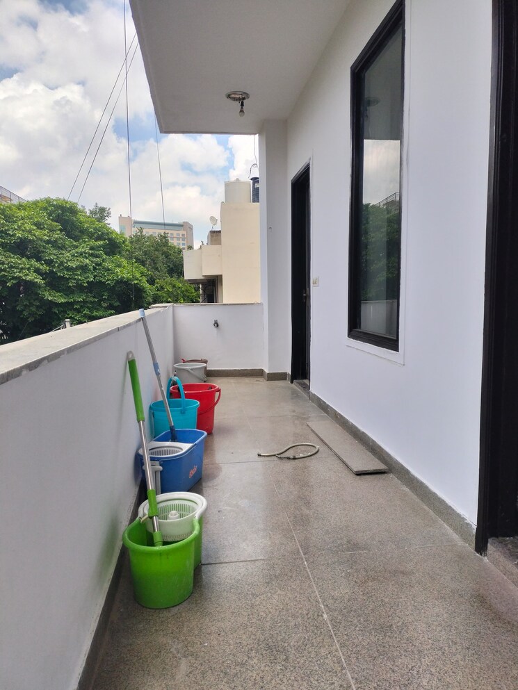 Balcony, hauz khas 3 Bedroom 2000 Sq.Ft. Apartment In Hauz Khas Delhi 9706308