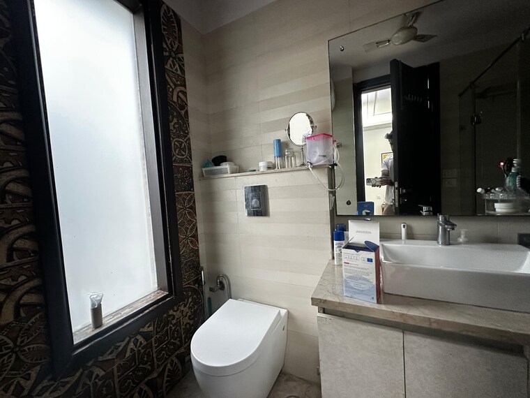 Bathroom, safdarjung enclave 3 Bedroom 1700 Sq.Ft. Builder Floor In Safdarjung Enclave Delhi 9706338