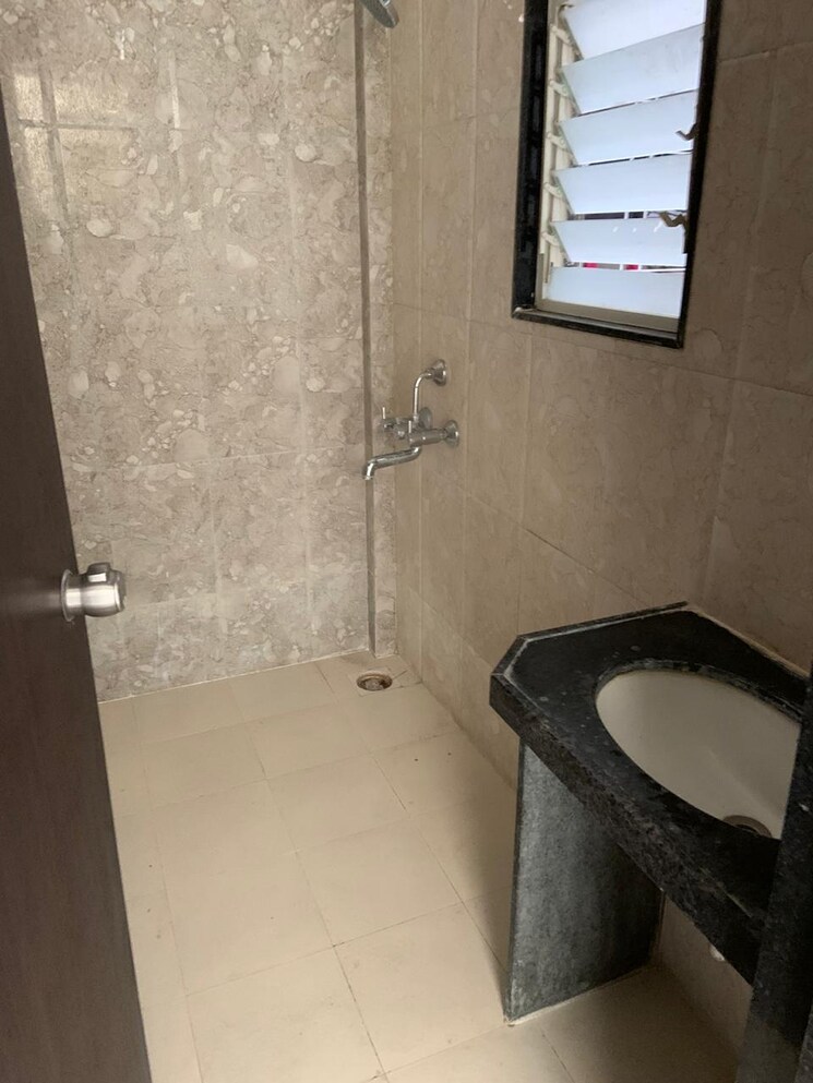 Bathroom, urban-the-landmark 1.5 Bedroom 715 Sq.Ft. Apartment In Undri Pune 9706342