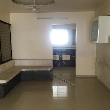 Room in 3 BHK Apartment at Venezia Homes, Sutarwadi – for Rent
