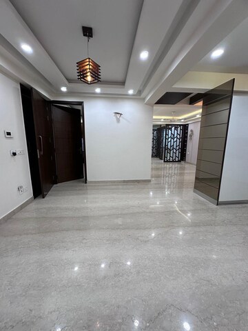 Room in 3 BHK Apartment at Green Park – for Rent