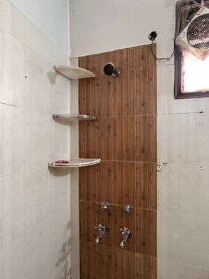 Furnished Amenities in 3 BHK Apartment at Green Park – for Rent