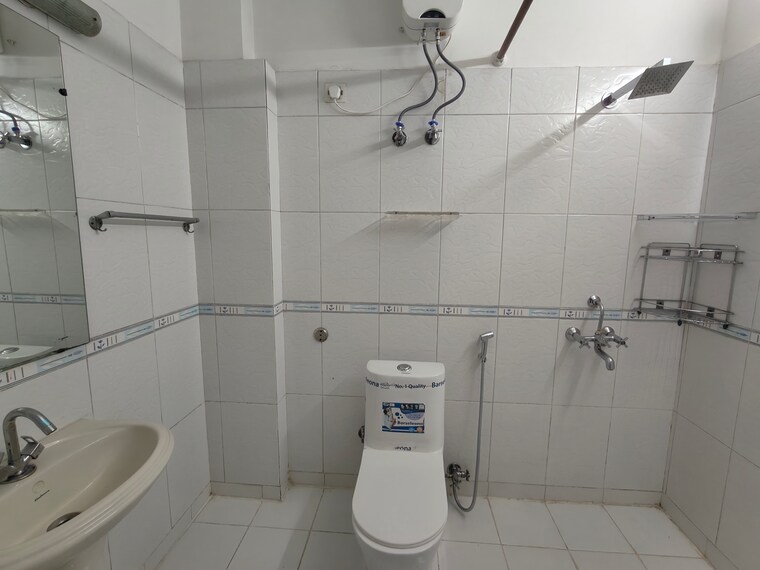 Bathroom, unitech-south-city-1 3 Bedroom 1548 Sq.Ft. Builder Floor In South City 1 Gurgaon 9706394