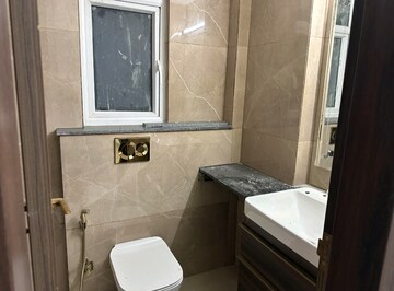 Bathroom in 3 BHK Apartment at Smart World Orchard, Sector 61 – for Rent