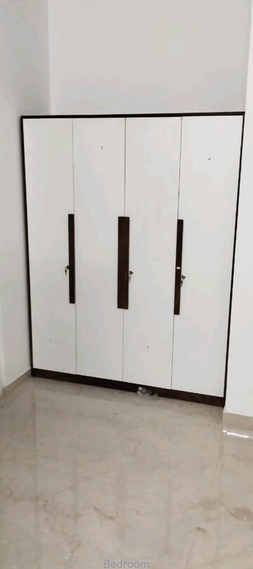 Room in 3 BHK Apartment at Smart World Orchard, Sector 61 – for Rent