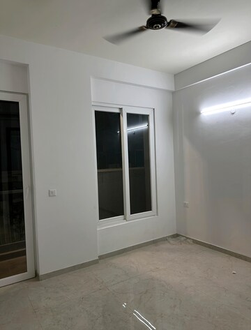 Room in 3 BHK Apartment at Smart World Orchard, Sector 61 – for Rent