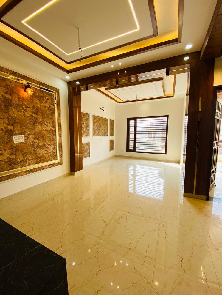 Room, sunny enclave 4 Bedroom 139 Sq.Yd. Independent House In Sunny Enclave Mohali 9706400