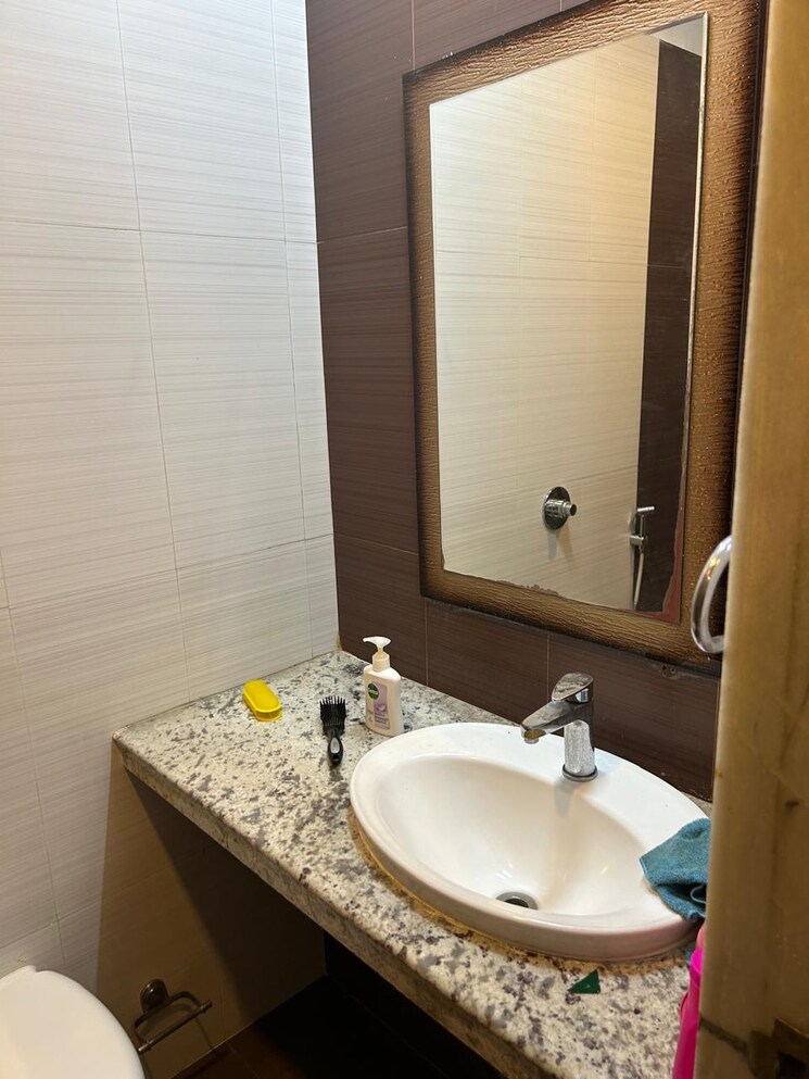 Bathroom, nahar-amrit-shakti-water-lily-and-white-lily 2 Bedroom 900 Sq.Ft. Apartment In Chandivali Mumbai 9706403