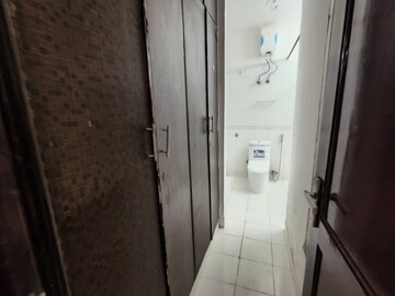 Bathroom in 3 BHK Builder Floor at Unitech South City Heights, Sector 41 – for Rent
