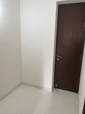Room in 3.5 BHK Apartment at Kalpataru Radiance, Goregaon West – for Rent