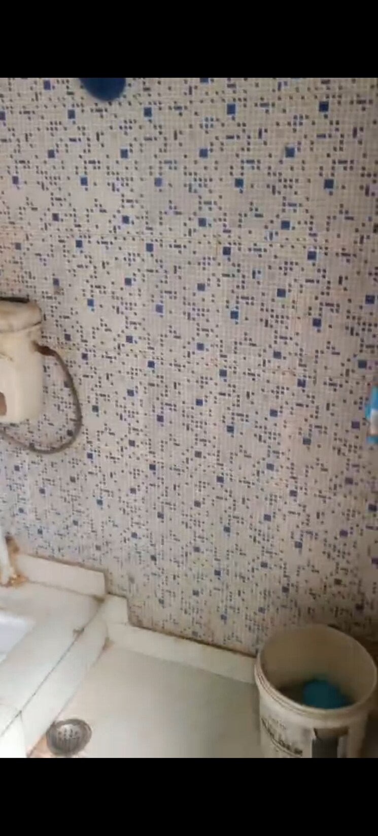 Bathroom, jogabai extension 2.5 Bedroom 90 Sq.Yd. Builder Floor In Jogabai Extension Delhi 9706481