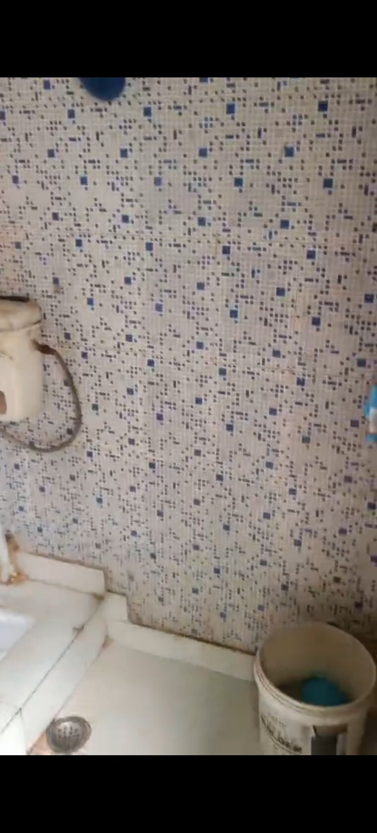 Bathroom, jogabai extension 2.5 Bedroom 90 Sq.Yd. Builder Floor In Jogabai Extension Delhi 9706481