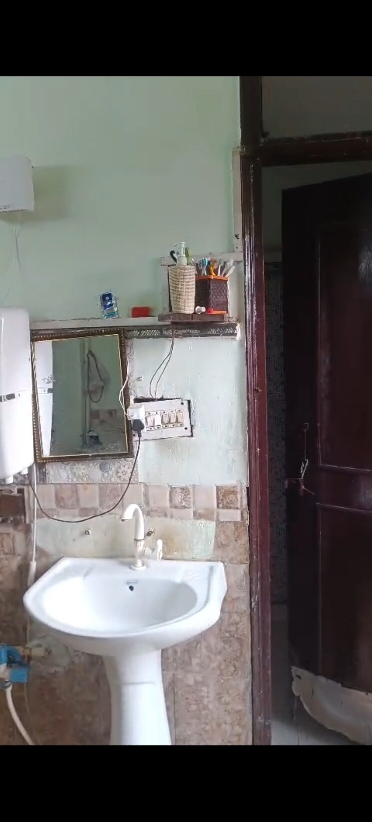 Bathroom, jogabai extension 2.5 Bedroom 90 Sq.Yd. Builder Floor In Jogabai Extension Delhi 9706481