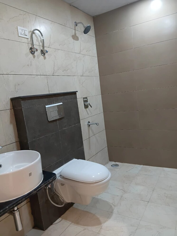 Bathroom, ambala highway 3 Bedroom 1350 Sq.Ft. Apartment In Ambala Highway Zirakpur 9706483