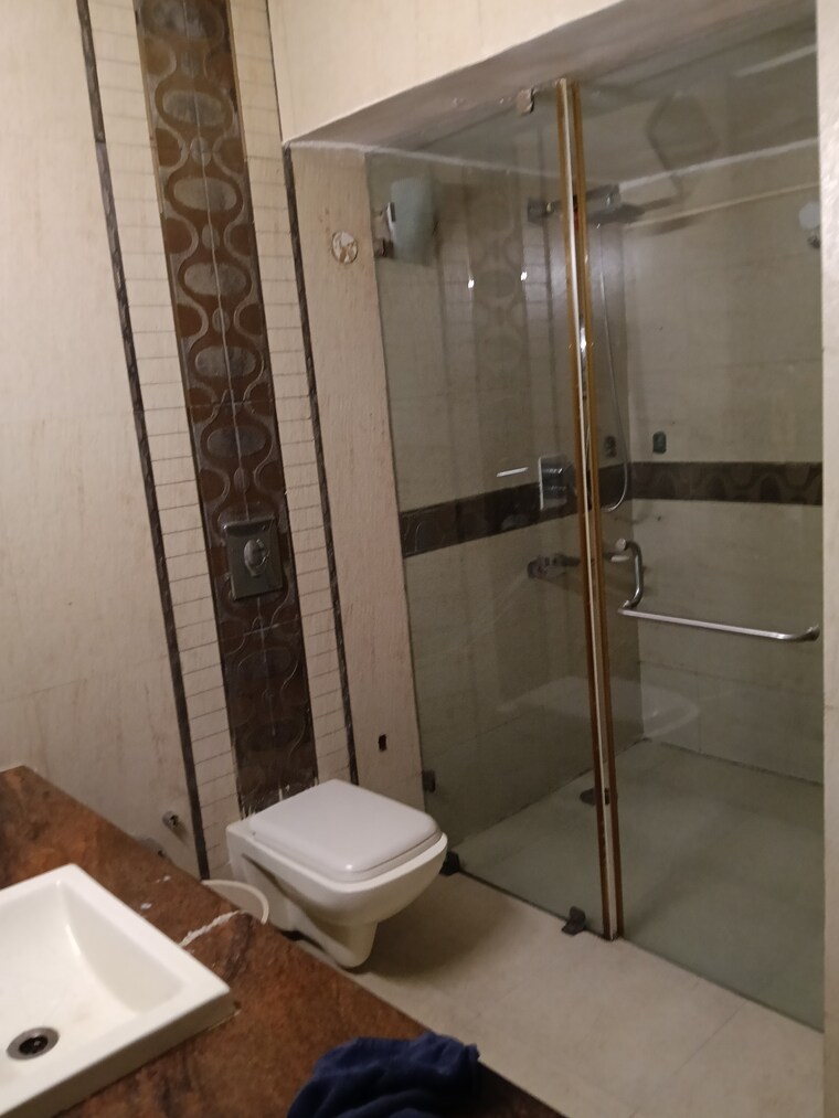 Bathroom, ansal-plaza-sector-23 2.5 Bedroom 1400 Sq.Ft. Builder Floor In Sector 23 Gurgaon 9706502