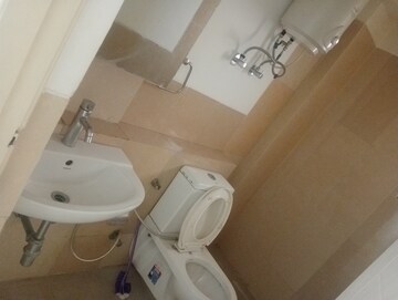 Bathroom in 3.5 BHK Apartment at JMD Gardens, Sector 33 – for Rent