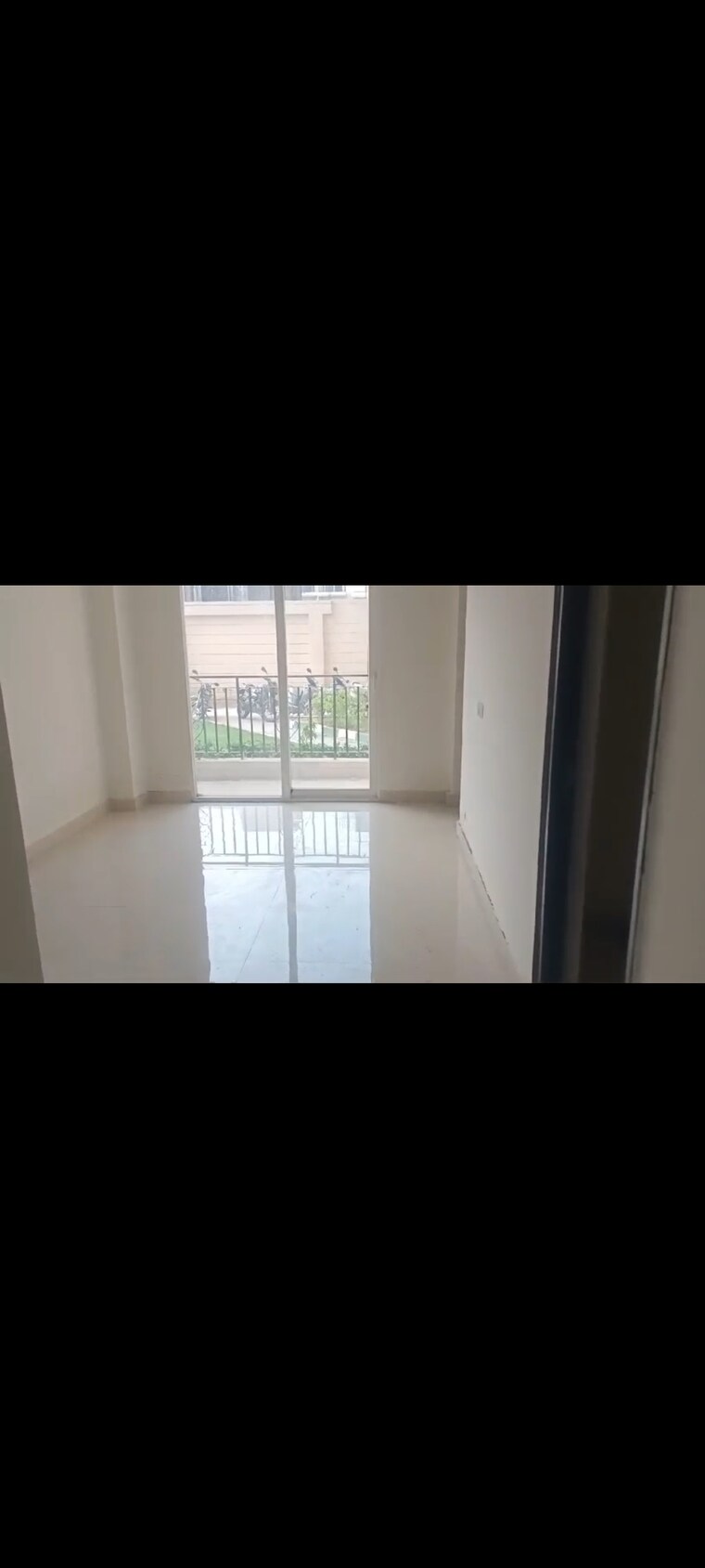 Room, signature-the-serenas 1.5 Bedroom 448 Sq.Ft. Apartment In Sohna Sector 36 Gurgaon 9706573