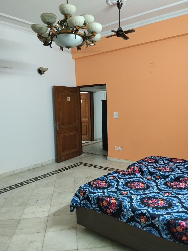 Bedroom, sector 66 6+ Bedroom 250 Sq.Mt. Independent House In Sector 66 Noida 9706585